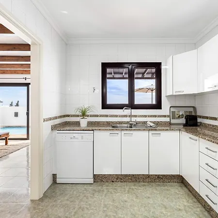 3 Vipvipvillas * Tías